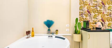 Chambre Double Romantique, salle de bains privée | Bain à remous privé