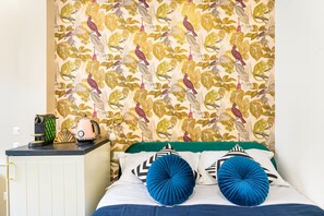 Phòng đôi phong cách lãng mạn, phòng tắm riêng | Trang trí khác biệt, trang bị nội thất với thiết kế riêng biệt 