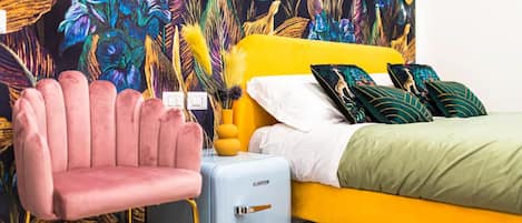 Design-Doppelzimmer, 1 Queen-Bett | Individuell dekoriert, individuell eingerichtet, BĂŒgeleisen/BĂŒgelbrett