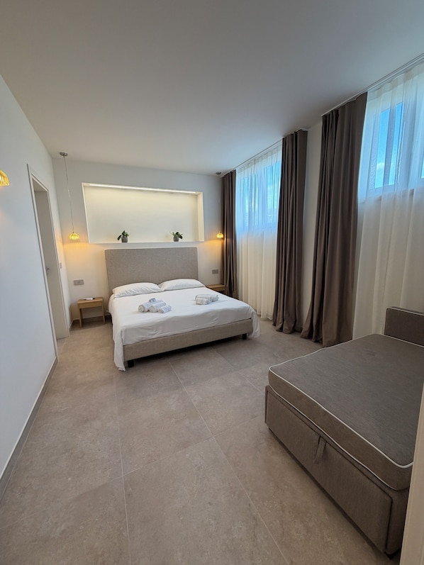 Family Triple Room | Soundproofing, free WiFi, bed sheets - AB-apartHotel (Gizzeria Lido)