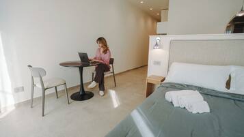 Soundproofing, free WiFi, bed sheets