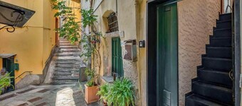 Welcome to La Grotta, an extraordinary holiday home located in the picturesque village of Vernazza.This charming home takes its name from a unique and fascinating feature: a real cave inside the house! La Grotta offers an unforgettable stay experienc