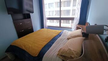 2 bedrooms, internet, bed sheets