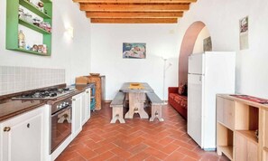 Fridge - Blu Isola, located in Prevo, a few minutes drive from Corniglia, is the perfect choice for a family or group of friends.The outdoor terrace, with barbecue available, is the perfect place to relax and admire the breathtaking sunsets over the Cinque Terre  (Vernazza)