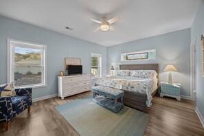 3 bedrooms, iron/ironing board, WiFi, bed sheets - Oak Island Ranch with Firepit and Hot Tub (Oak Island)