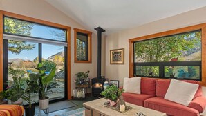 Living area - Luxury Teton Ski Getaway: Beautiful 4BR Home (Jackson)
