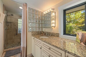 Shower, hair dryer, towels, soap - Luxury Teton Ski Getaway: Beautiful 4BR Home (Jackson)