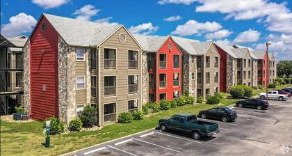 Landing at Villa de Oro - Studio in South San /..