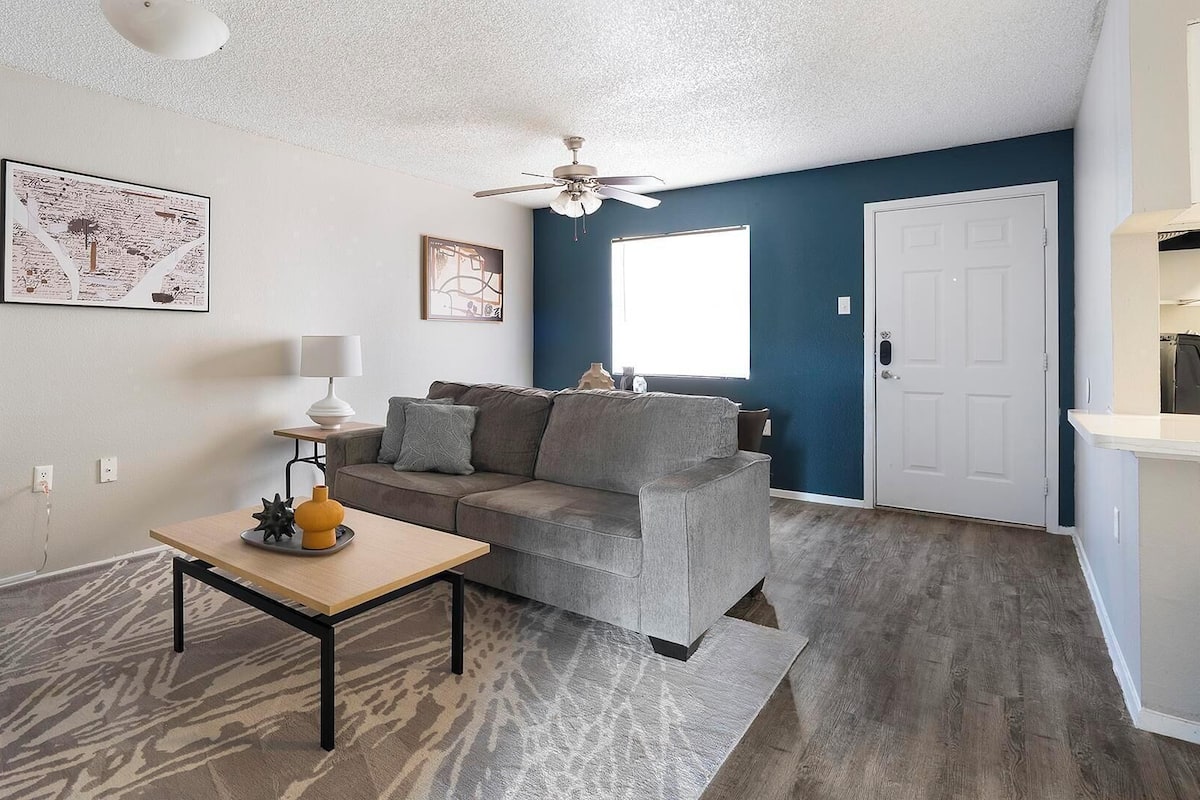 Apartment (2 Bedrooms) | Living area | TV