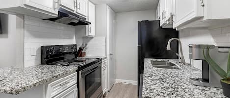 Studio (0 Bedroom) | Private kitchen | Fridge, coffee/tea maker
