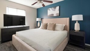 อพาร์ทเมนท์ (2 Bedrooms) | โต๊ะทำงาน, เตารีด/โต๊ะรีดผ้า, ผ้าปูที่นอน