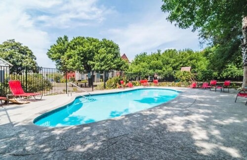 Landing at Villa de Oro - Studio in South San /..