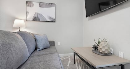 Landing at Villa de Oro - Studio in South San /..