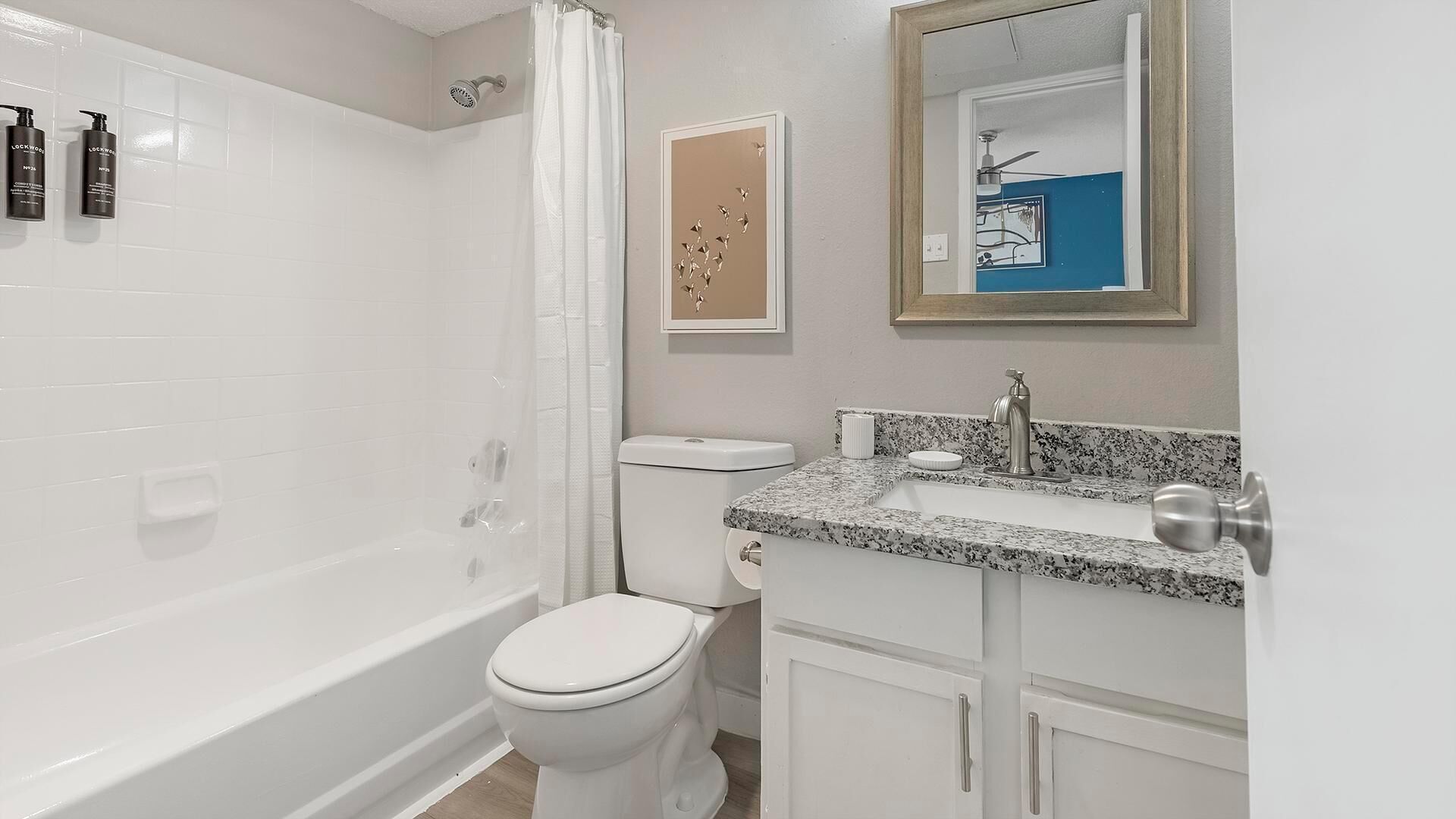 Apartment (1 Bedroom) | Bathroom | Free toiletries, hair dryer, towels, soap