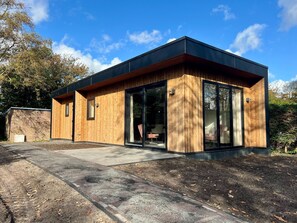 Exterior - Modern Family Retreat Near the Beach (Sint Maartensvlotbrug)