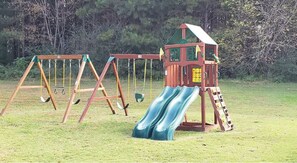 Children’s area - Spacious Cartersville Townhome (Cartersville)