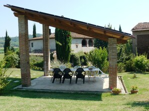 Outdoor dining - In the Tuscan country side a place for relaxation (Monta (FI))