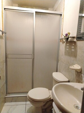 Pyyhkeet, saippua, vessapaperi