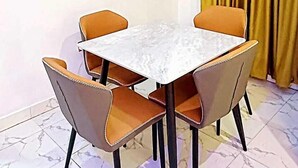 Huoneisto | Ruokailu omassa huoneessa