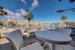 تناول الطعام بالخارج