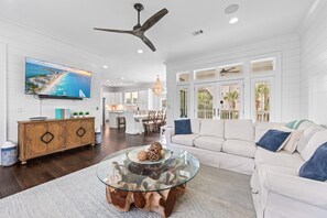Smart TV, books - Gulf Views-Private Beach Access-Private Heated Plunge Pool-LSV-Bikes-Beach Gear (Santa Rosa Beach)
