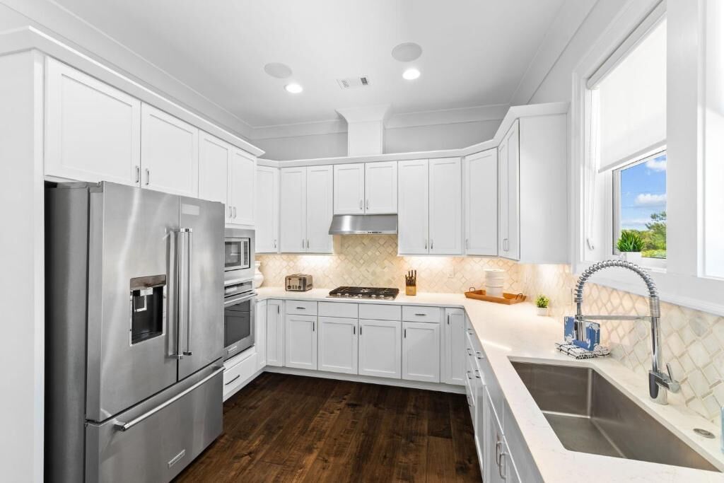 Frigorífic, microones, forn i placa de cuina 