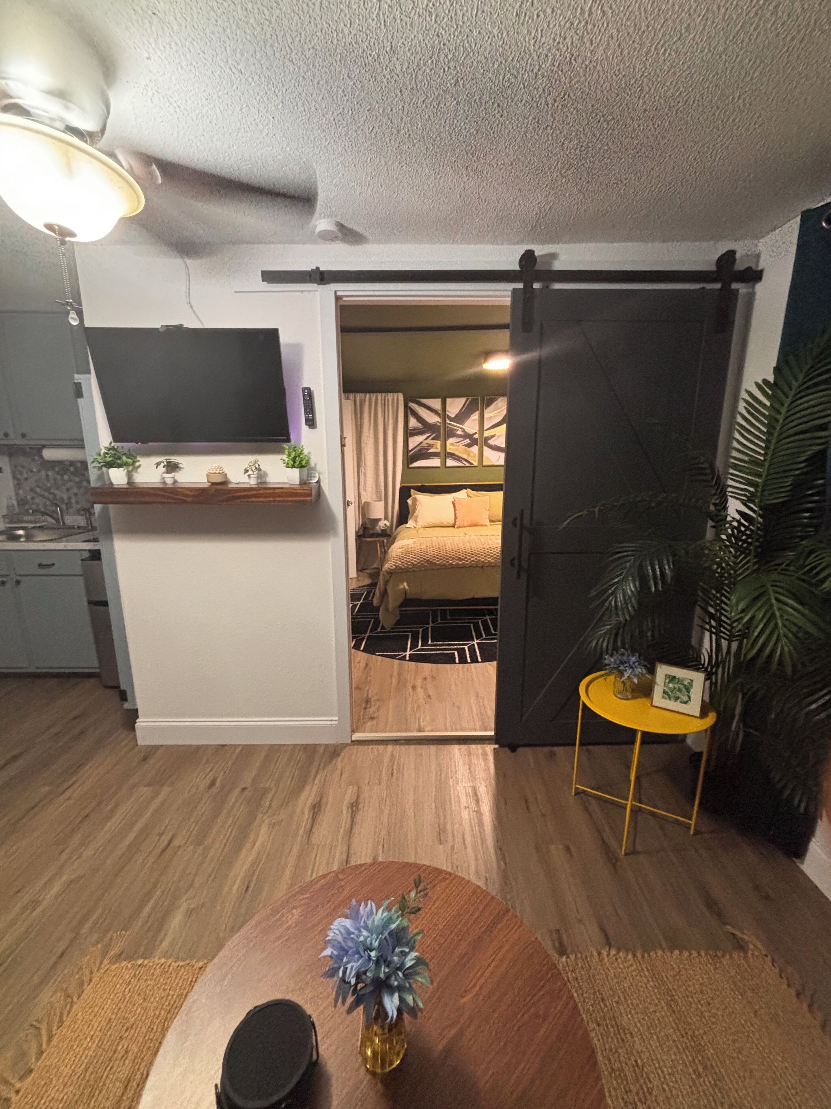 1 多间卧室、熨斗/熨衣板、WiFi、床单