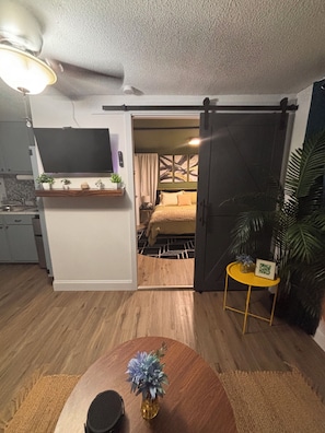 1 chambre, fer et planche à repasser, Wi-Fi, draps fournis