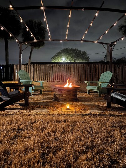 The Sanctuary Den • Backyard Retreat w/Fire Pit Near Downtown Sanford