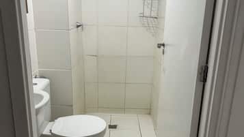 Toallas, jabón y papel higiénico