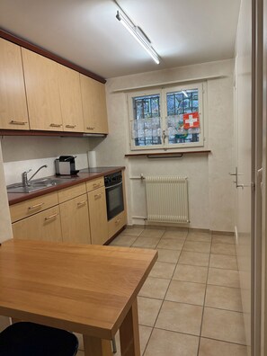 Oven, stovetop, dishwasher - Charming and quiet vacation apartment with panoramic views of the mountains (Ringgenberg)