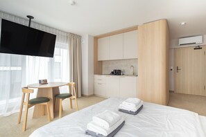 Classic Apartment | Iron/ironing board, travel crib, free WiFi, bed sheets - Hidden Coast Apartments - Premium Seaside Apartments with Pool, 2-Minute Walk to the Beach (Łukęcin)