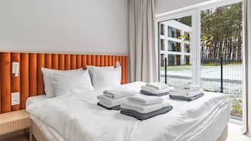 Deluxe Apartment | Iron/ironing board, free WiFi