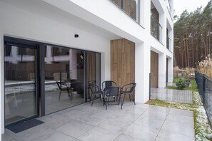 Deluxe Apartment | Terrace/patio - SunnyRest Łukęcin (Łukęcin)