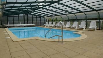 Piscine couverte, piscine extérieure