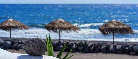 Plage, chaises longues, serviettes de plage