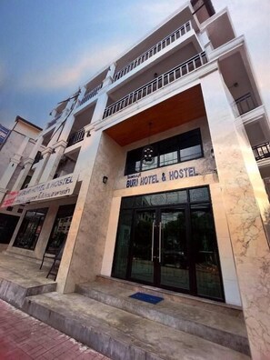 Exterior - Raw Hostel (Chiang Mai)