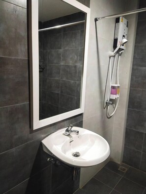 Bathroom - Raw Hostel (Chiang Mai)