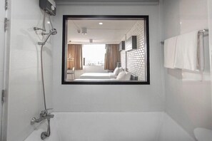 Bathroom - R1 Boutique Serviced Apartment (Chiang Mai)