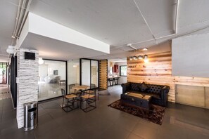 Living area - R1 Boutique Serviced Apartment (Chiang Mai)