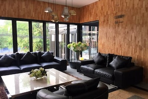 Living area - R1 Boutique Serviced Apartment (Chiang Mai)