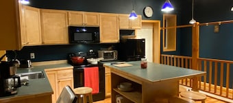 Beautiful 1-bed 2 Storey Cabin in the Woods