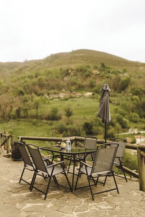 Outdoor dining - La Vallicuerra (Mieres)