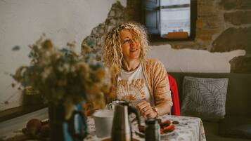 Traditional Cabin, Mountain View | Dining