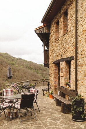 Outdoor dining - La Vallicuerra (Mieres)
