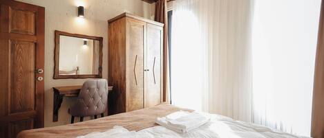 2 bedrooms, iron/ironing board, free WiFi, bed sheets