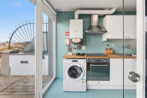 Fridge, microwave, oven, dishwasher - GuestReady - Cosy studio in the heart of Porto (Porto)
