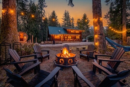 Mountain + Riverfront cabin w/ hot tub + sauna 2B1Ba