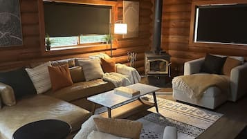 Televisio, takka, kirjoja