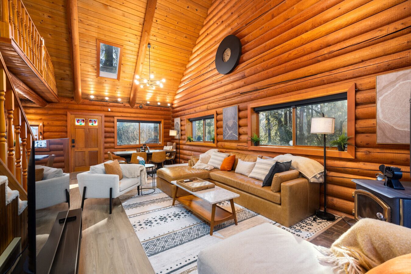 Televisio, takka, kirjoja